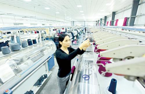 今年1至8月,加工针织羊毛衫100万件,创产值4000万元.